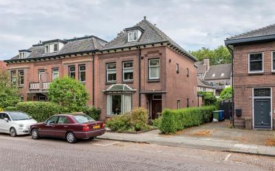W. de Vries. 26