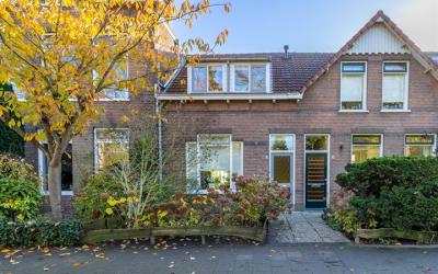W. de Vries. 38