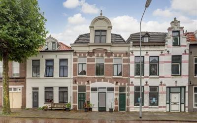 Van Dishoec. 21