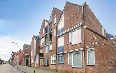 Van Dishoec. 50