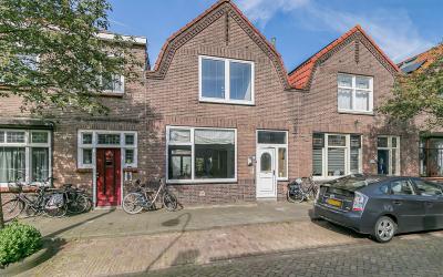 Steenhuisst. 27