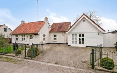 Middenhof 13