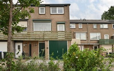Hof van de. 102