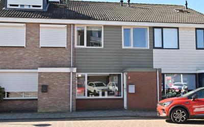 Van Bredast. 4