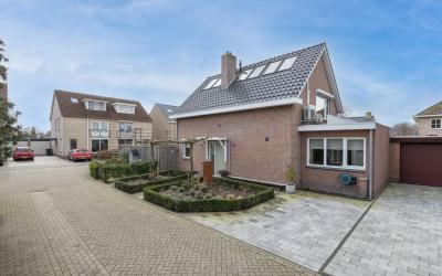 Bovenstraat. 1