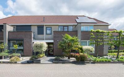 Bovenstraat. 15