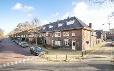 van Voorst. 10