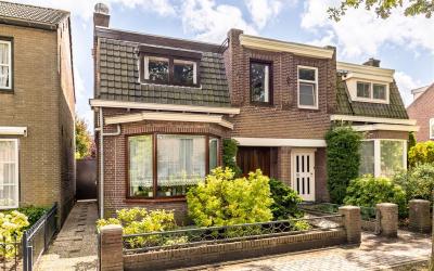 Oosterhouts. 102