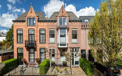 de Roy van. 5