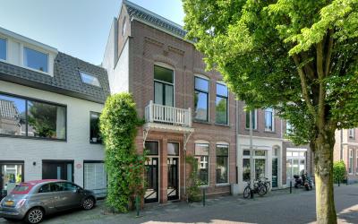 de Roy van. 14
