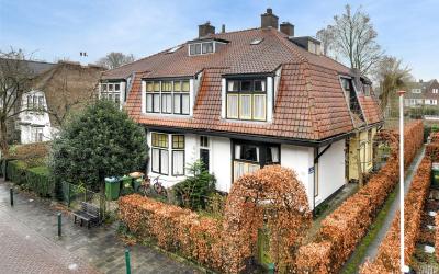 de Roy van. 34