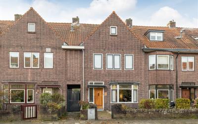 Piet Avontu. 32