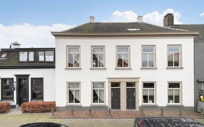 Lange Brugs. 16