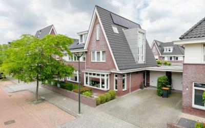 Theo van De. 8
