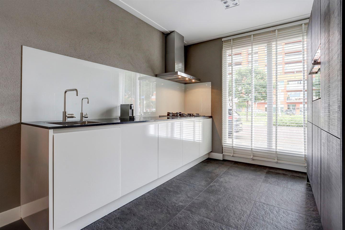 Tussenwoning te koop: Sint Pieterspark 127, Tilburg