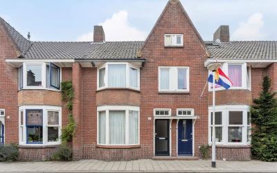 Hoogvensest. 107