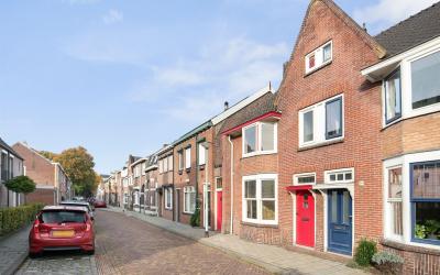 Hoogvensest. 111