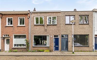 Hoogvensest. 157