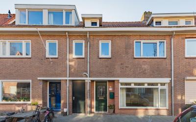 Jan van der. 8