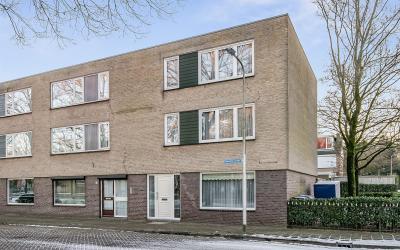 Karmijnstra. 82