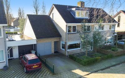 Doornboomst. 12