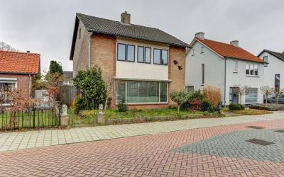 Cor van der. 23