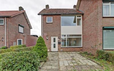 Middenweg 10