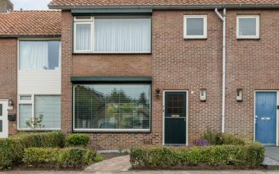 Middenweg 8
