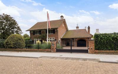 van Brederodelaan 12