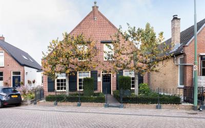 Benedenkerk. 58