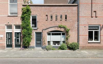 Halvemaanst. 1