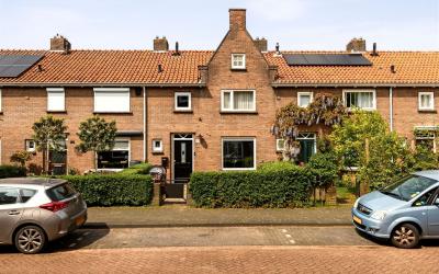 Pieter van. 32