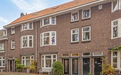 Van der Wee. 27