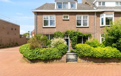 Maastrichts. 14