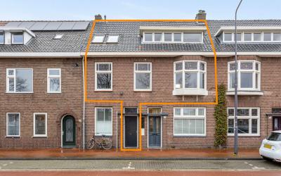 Maastrichts. 66