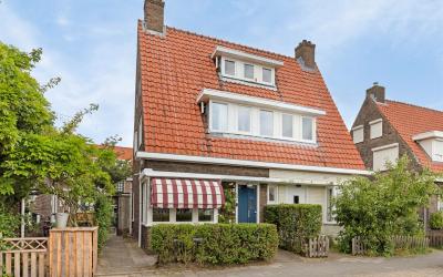 Maastrichts. 75