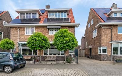 Maastrichts. 92