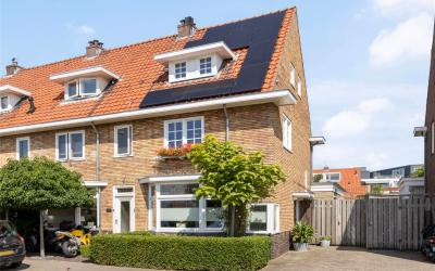 Maastrichts. 111