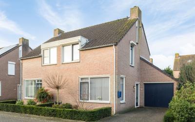 Onze Lieve. 33