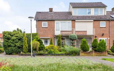 De Hoogstra. 25