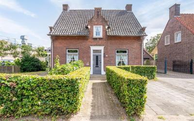 Nieuwkuijks. 77