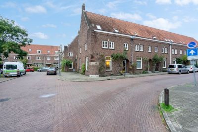 Deken van Oss-straat 8