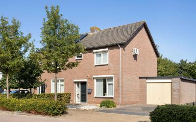 A. van Drie. 27