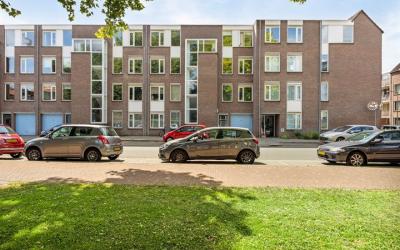 Bram van de. 89