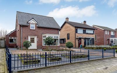 Donkstraat 42