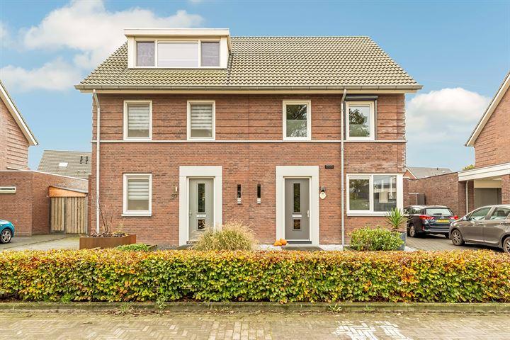 Twee-onder-één-kap te koop: Wijstgrond 37, Boekel