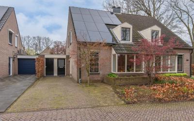 Iman van de. 32