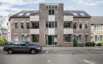 Dr Willem D. 32