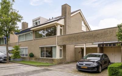 van der Hof. 8