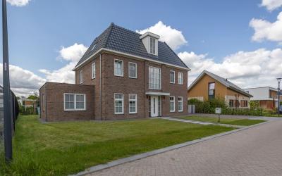 van Roosmal. 16